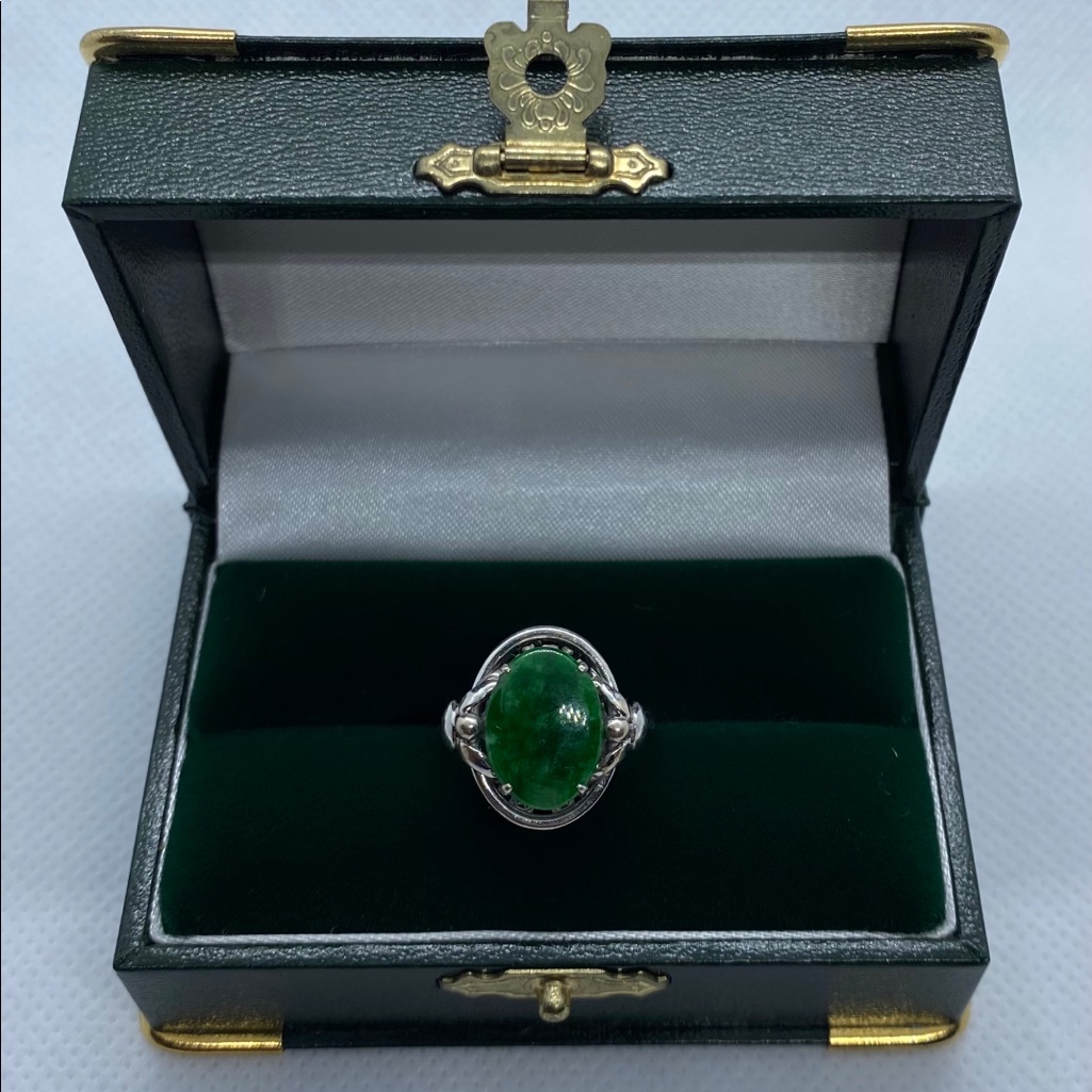10k Jade Ring